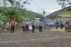 Tragis, Pedagang di...