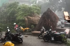 Hujan Angin, Tanah Longsor,...