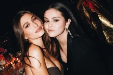 Selena Gomez dan Hailey...
