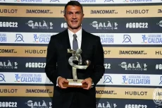 AC Milan Rebut 3 Gelar...