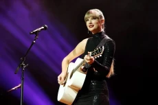 Taylor Swift Rilis Album...