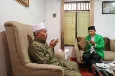 Mardiono Sowan ke Tuan...