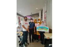 700 Gerai KFC dalam...