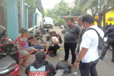Razia di Kampung Bahari,...