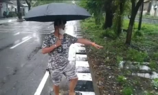 Viral, Warga Rekam Aksi...