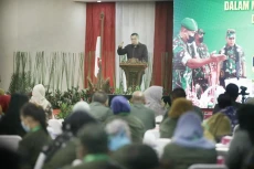 Digempur Barang Impor,...