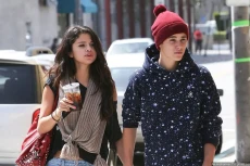 Selena Gomez Akui Putus...