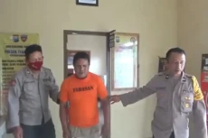 Sadis! Suharto Robek...
