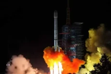 China Luncurkan Satelit...