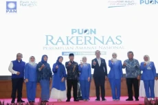 Gelar Rakernas, Perempuan...