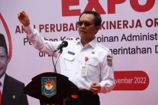 Pendidikan Kepemimpinan,...