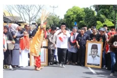 Warga Antusias Sambut...