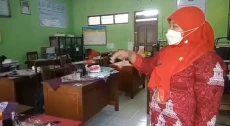 2 Sekolah Negeri di...