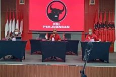 Tepis Jokowi-Surya Paloh...