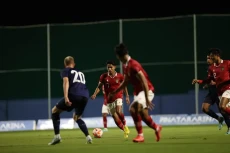 Lawan Timnas Indonesia...