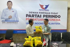 Ratusan Paket Sembako...