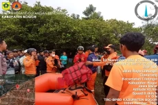 Kelelahan Berenang,...