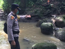 Mayat Tanpa Busana Gegerkan...