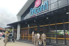 Tak Punya Izin, Restoran...