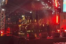 Sajikan Lagu Lawas,...