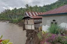 1 Rumah Hanyut dan 3...