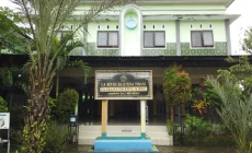 Pesantren La-Royba Bali,...