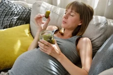 7 Mitos Makanan Ibu...