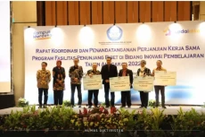 124 Perguruan Tinggi...