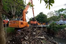 Horor! 100 Ton Sampah...