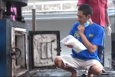 Sembunyikan 1 Kg Sabu...