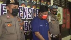Nekat Lamar Istri Orang,...