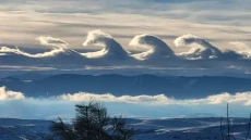 Awan Berbentuk Gelombang...