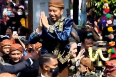 5 Perbandingan Kemegahan...