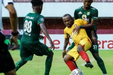 Hasil Persebaya vs Persik...