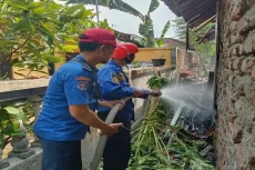 Bakar Sampah, Rumah...