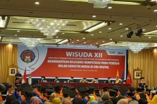 Di Hadapan Wisudawan...