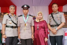 Kisah Haru Ibu Single...