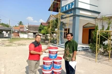 Penuh Warna Suka Cita...