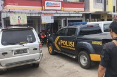 Perampok Bersenpi Sekap...