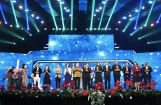 Bertabur Bintang, MNC...