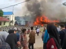 Tabung Gas Meledak,...