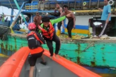 Angkut Semen dari Gresik,...