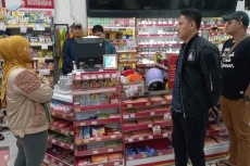 Bacok Pegawai Minimarket,...