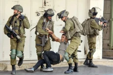 Israel Tangkap Lebih...