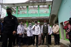 Wapres Serahkan Bantuan...