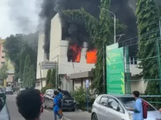 Gara-gara Bocah Main...