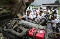 Komunitas Sopir Truk...