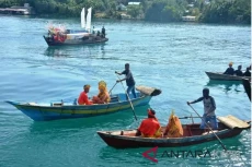 200 Rumah Suku Laut...