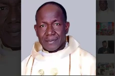Pastor Dibakar Hidup-hidup,...