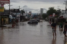 Banjir Melanda Kota...